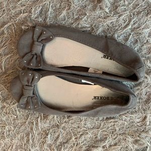 Joe Boxer gray flats
